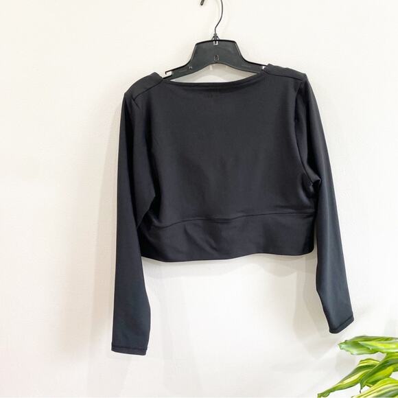 Abercrombie & Fitch YPB Sculptlux Long Sleeve Slim Squareneck Top in Black - Picture 3 of 7